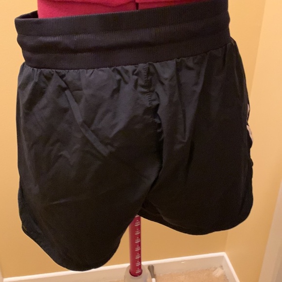 Titika Logo shorts with adjustable tie waist - Picture 5 of 8